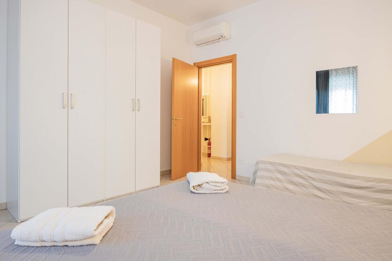 Nuovo Appartamento Beige Bari Exterior photo